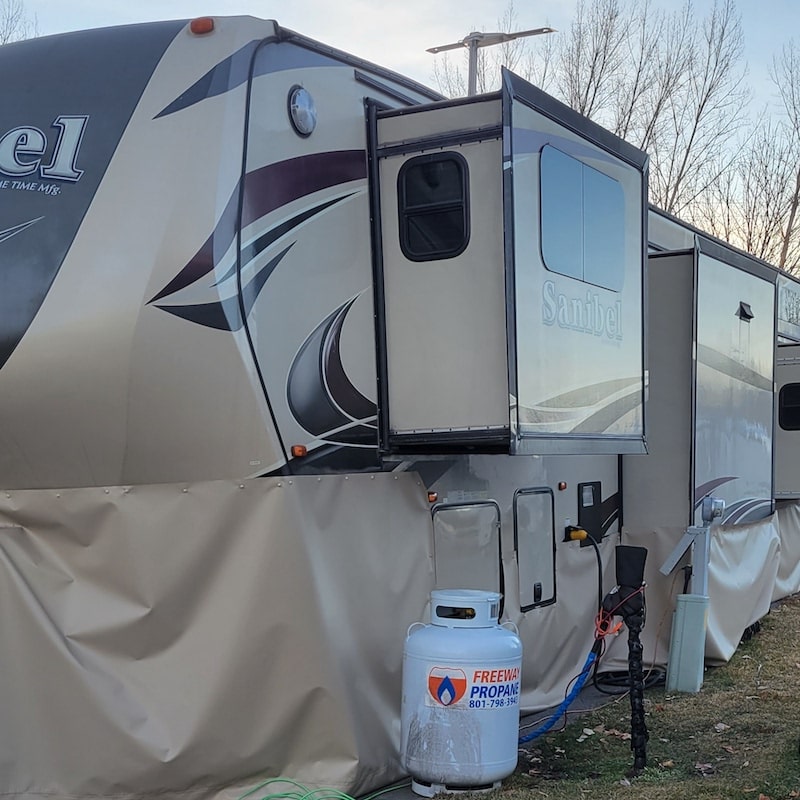 5th Wheel Skirting Review Photos from K Moyes Hitch