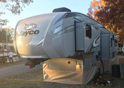 EZ Snap 5th Wheel Skirting Review Photo from Eric Heuerman Front
