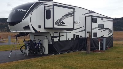 Fifth Wheel Skirting Review Photos from Cindy M After No Hitch