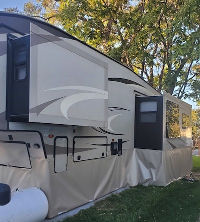 RV Skirting Review Photo from Roman L Slideout